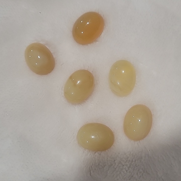 6 Natural yellow Onyx cabochons - Picture 1 of 7